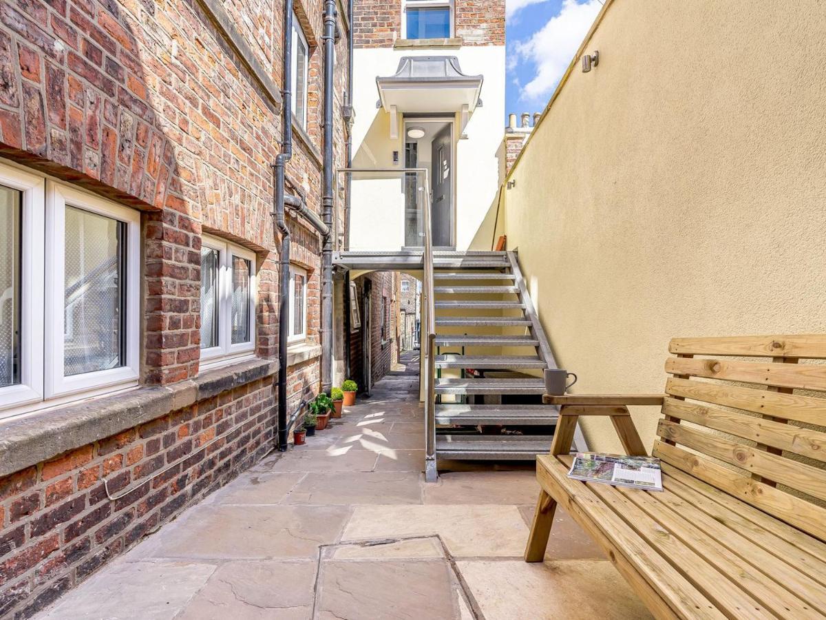 Tower Apartment Whitby Exterior foto
