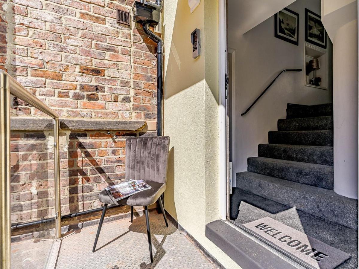 Tower Apartment Whitby Exterior foto